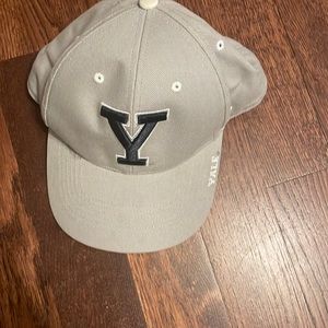 Yale baseball cap like new.